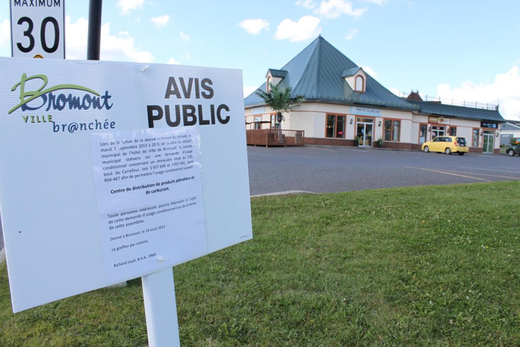 Essence et dépanneur sur le boulevard du Carrefour? Le Guide